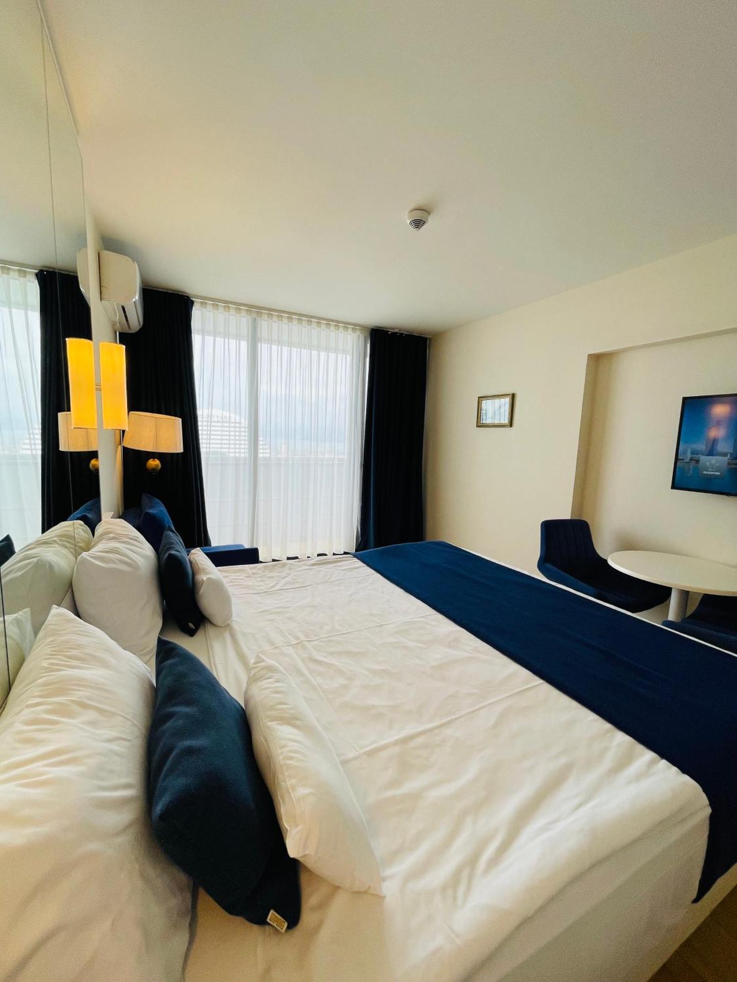 Hotel Batumi High View Esterno foto